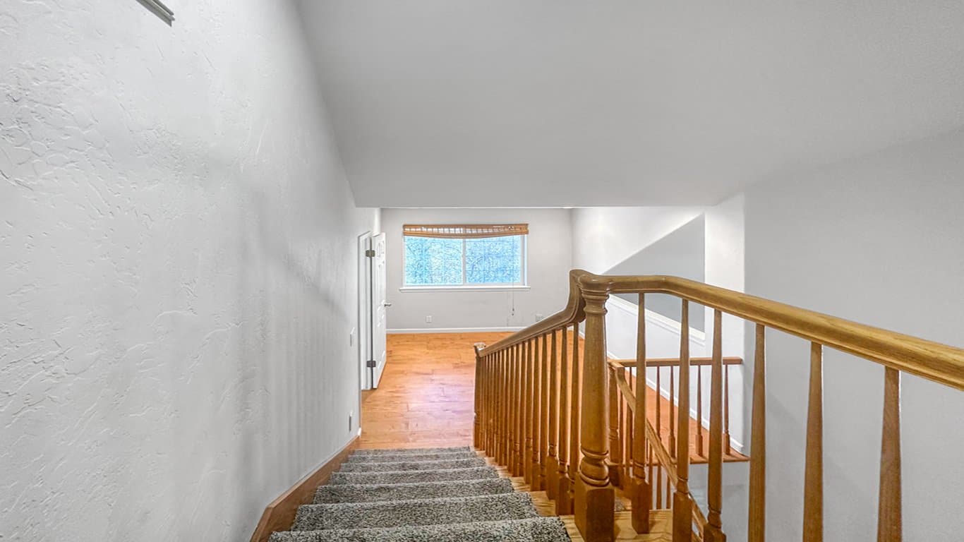 North Fork House: 34914 Sneezeweed Ln