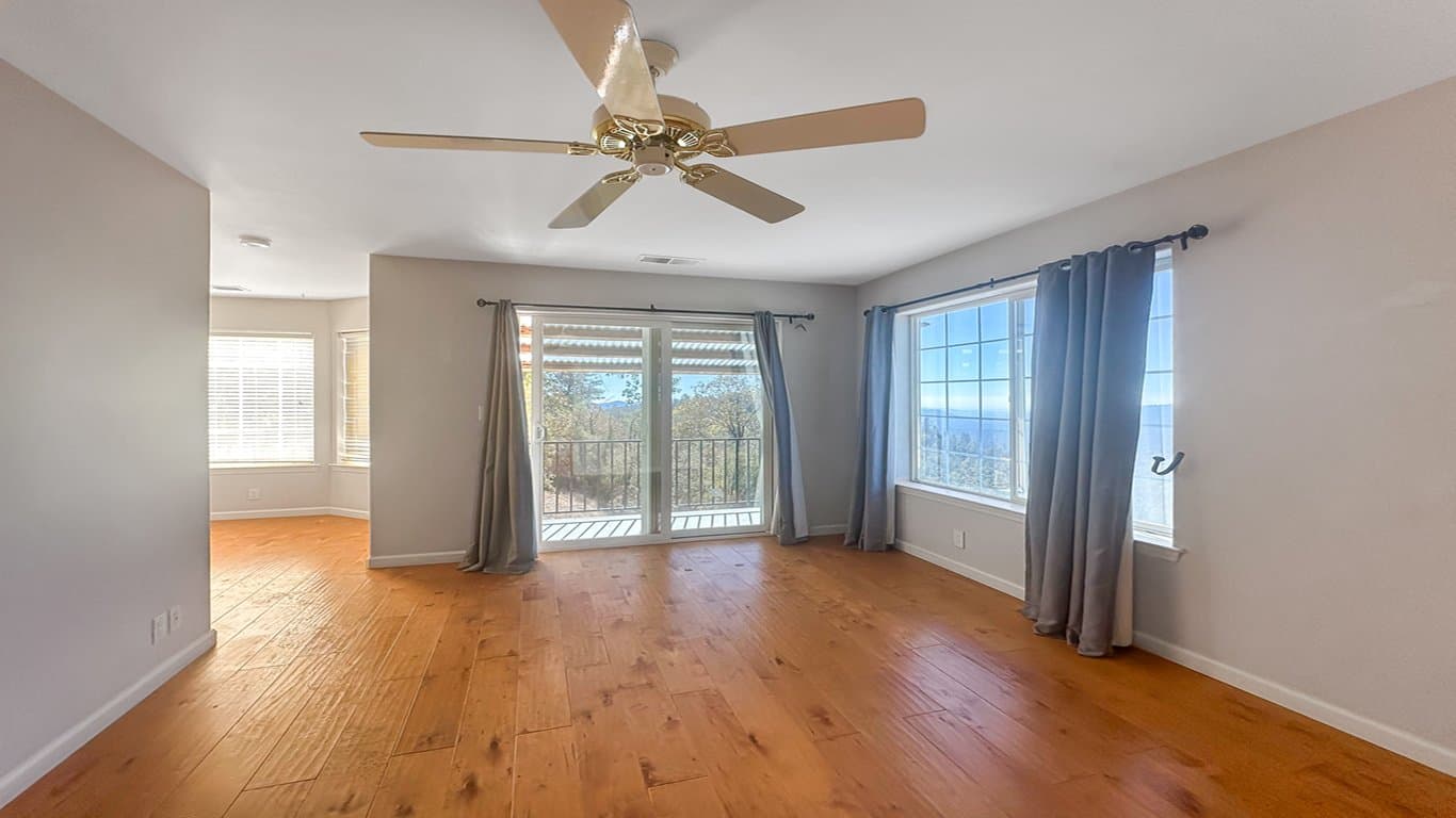 North Fork House: 34914 Sneezeweed Ln