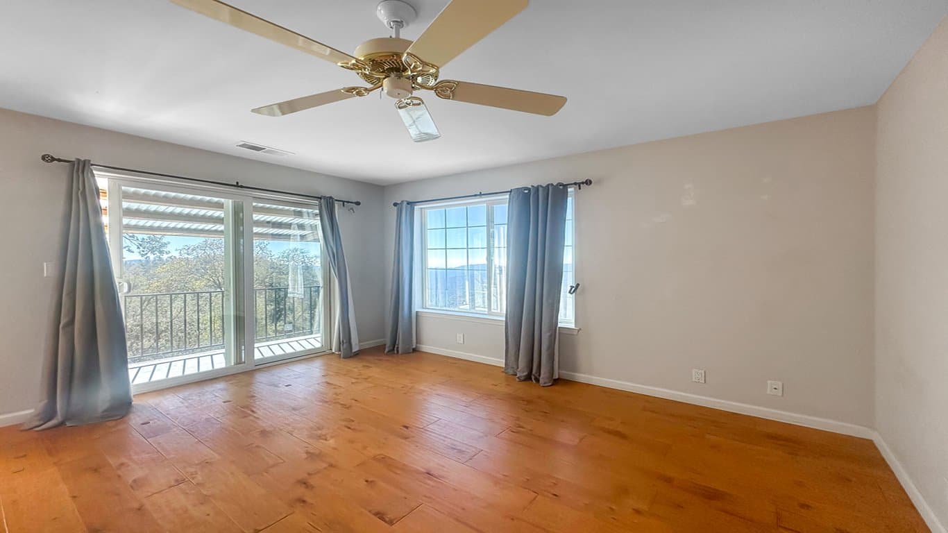 North Fork House: 34914 Sneezeweed Ln