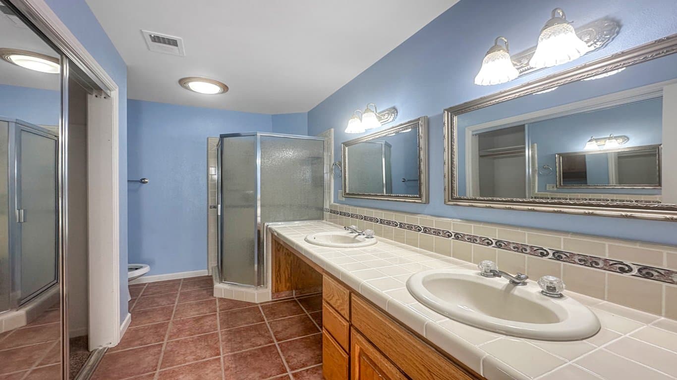 North Fork House: 34914 Sneezeweed Ln