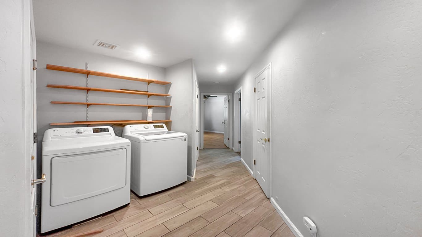North Fork House: 34914 Sneezeweed Ln