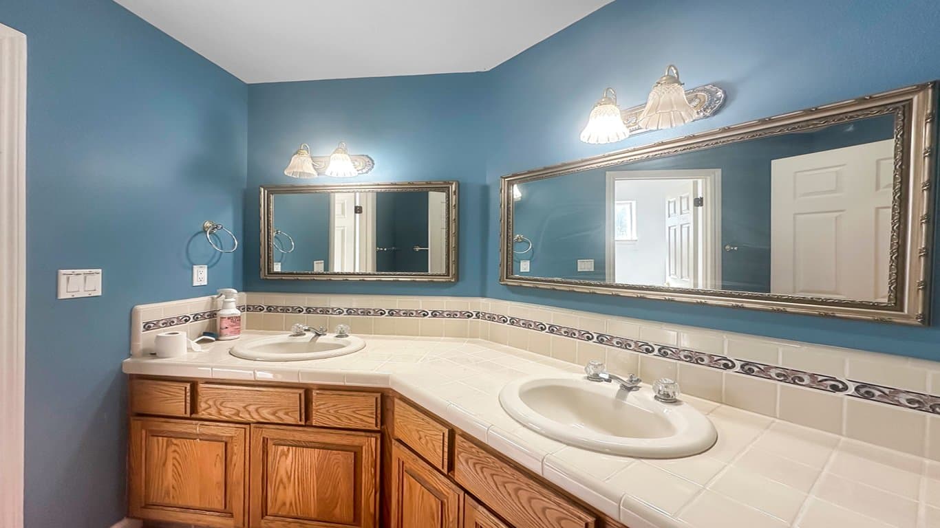 North Fork House: 34914 Sneezeweed Ln