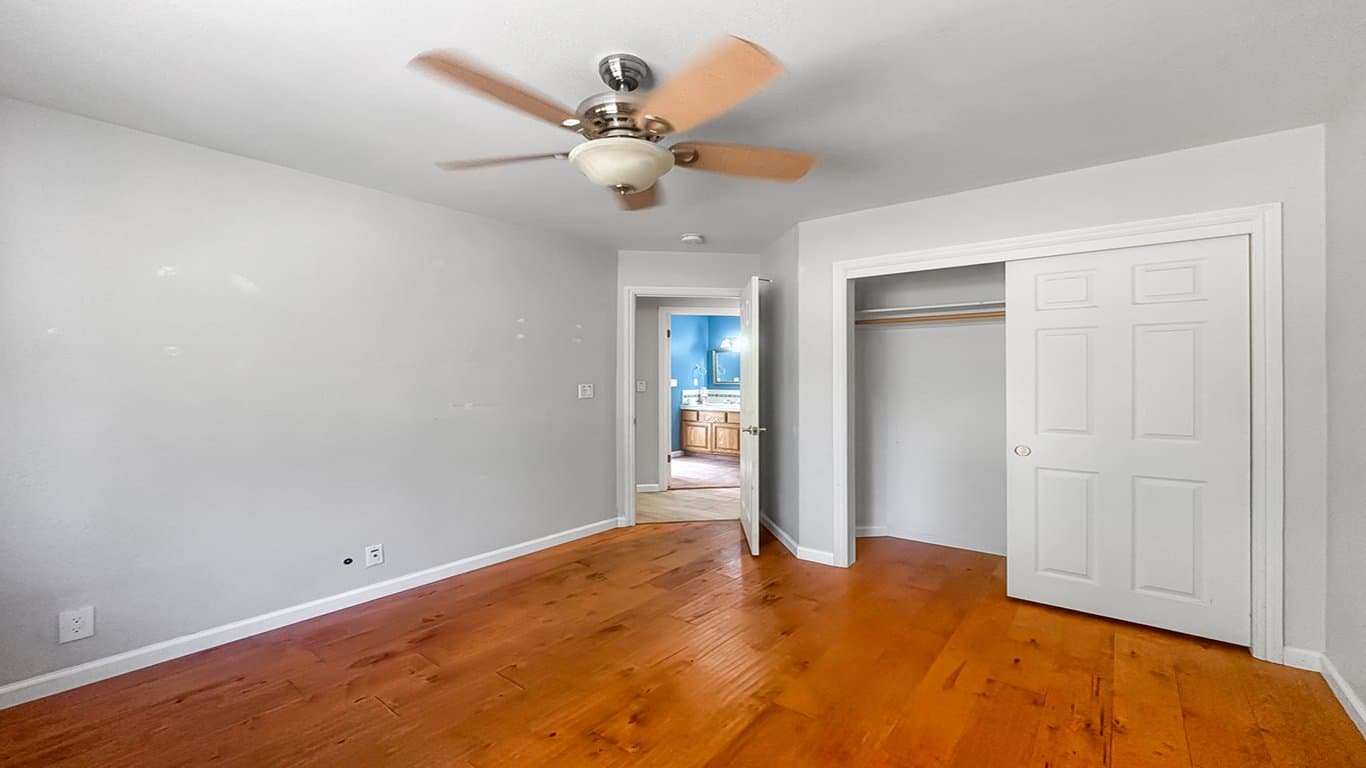 North Fork House: 34914 Sneezeweed Ln