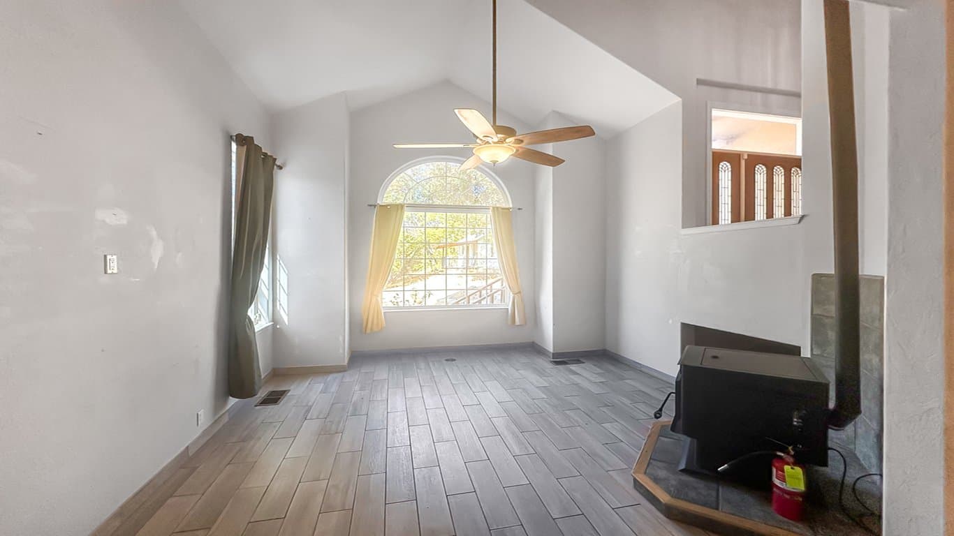 North Fork House: 34914 Sneezeweed Ln
