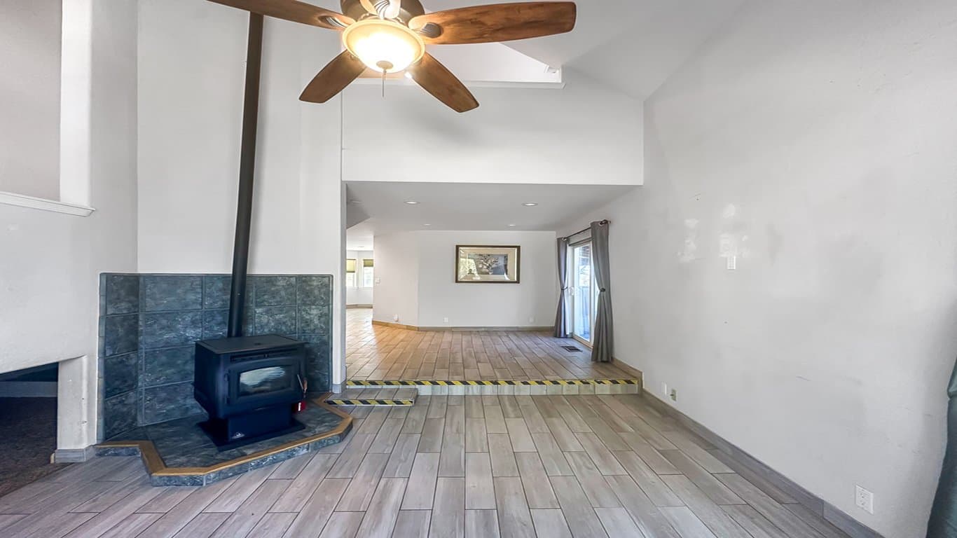 North Fork House: 34914 Sneezeweed Ln