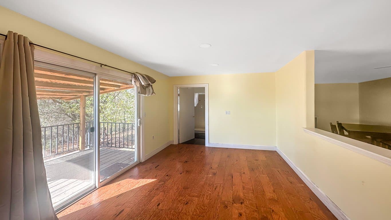 North Fork House: 34914 Sneezeweed Ln
