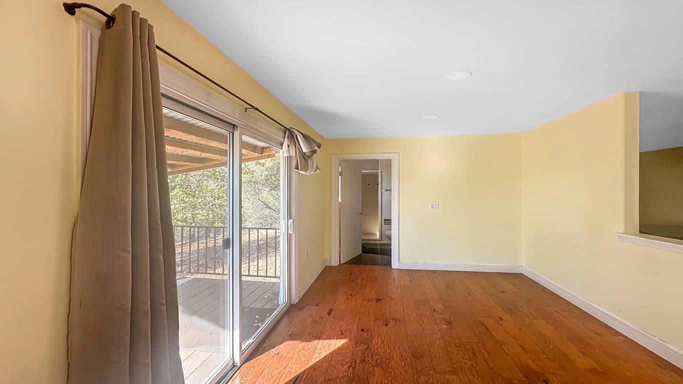 North Fork House: 34914 Sneezeweed Ln