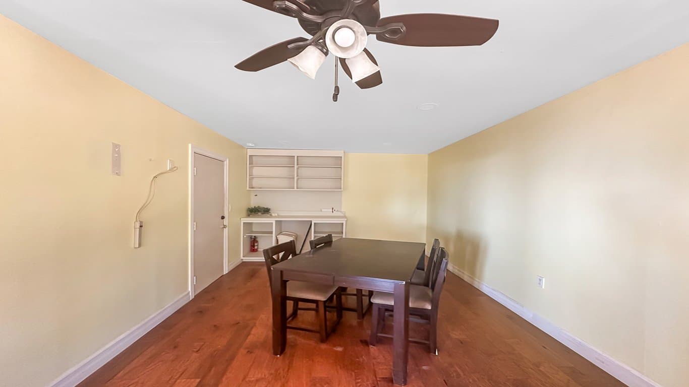 North Fork House: 34914 Sneezeweed Ln
