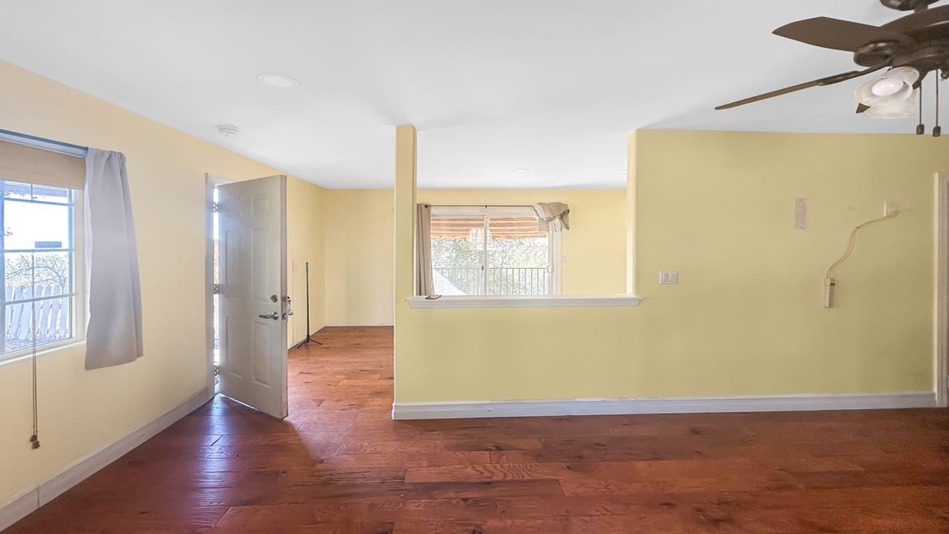 North Fork House: 34914 Sneezeweed Ln