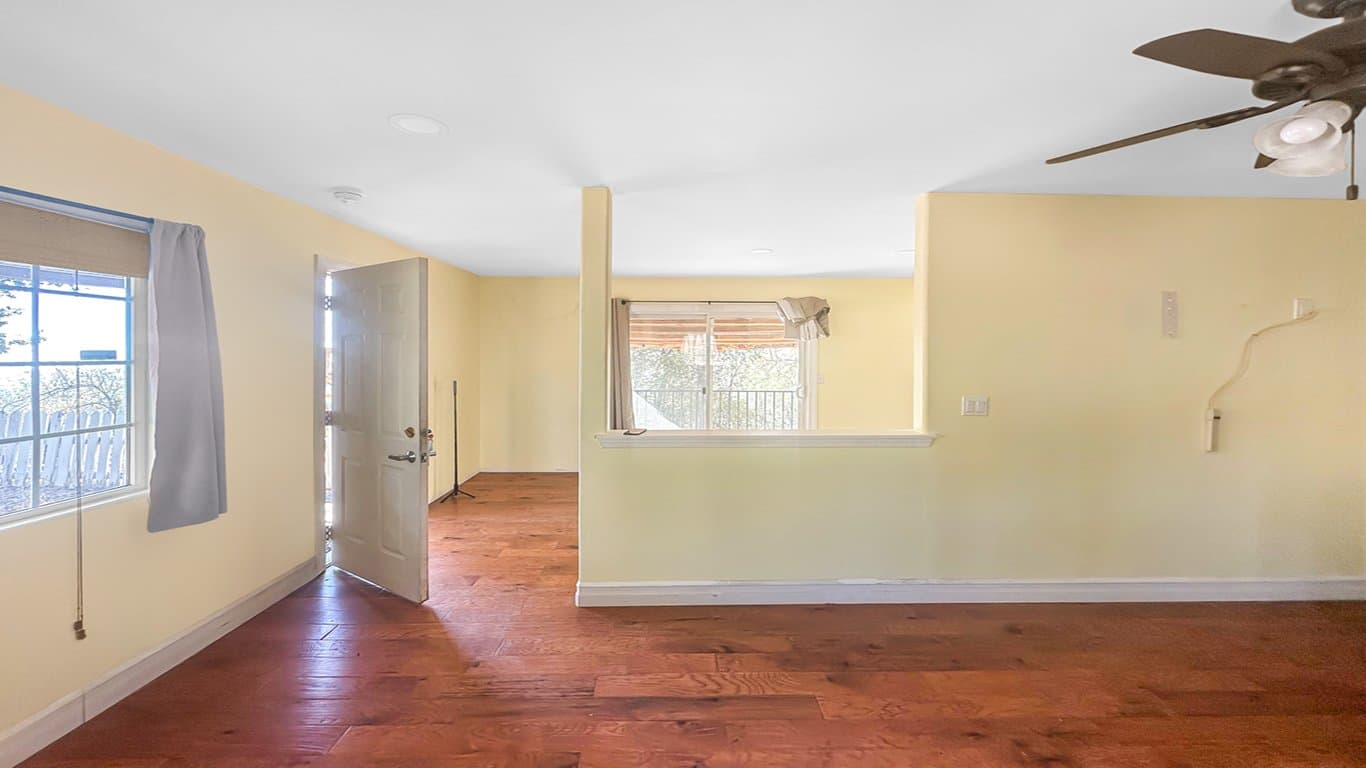 North Fork House: 34914 Sneezeweed Ln