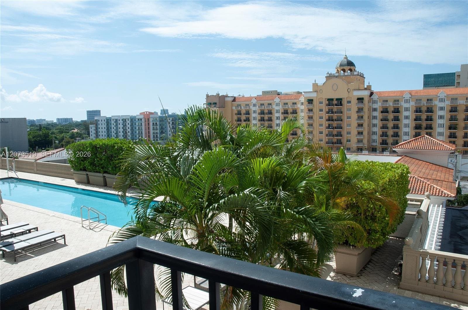 Coral Gables Condo: 10 Aragon Ave