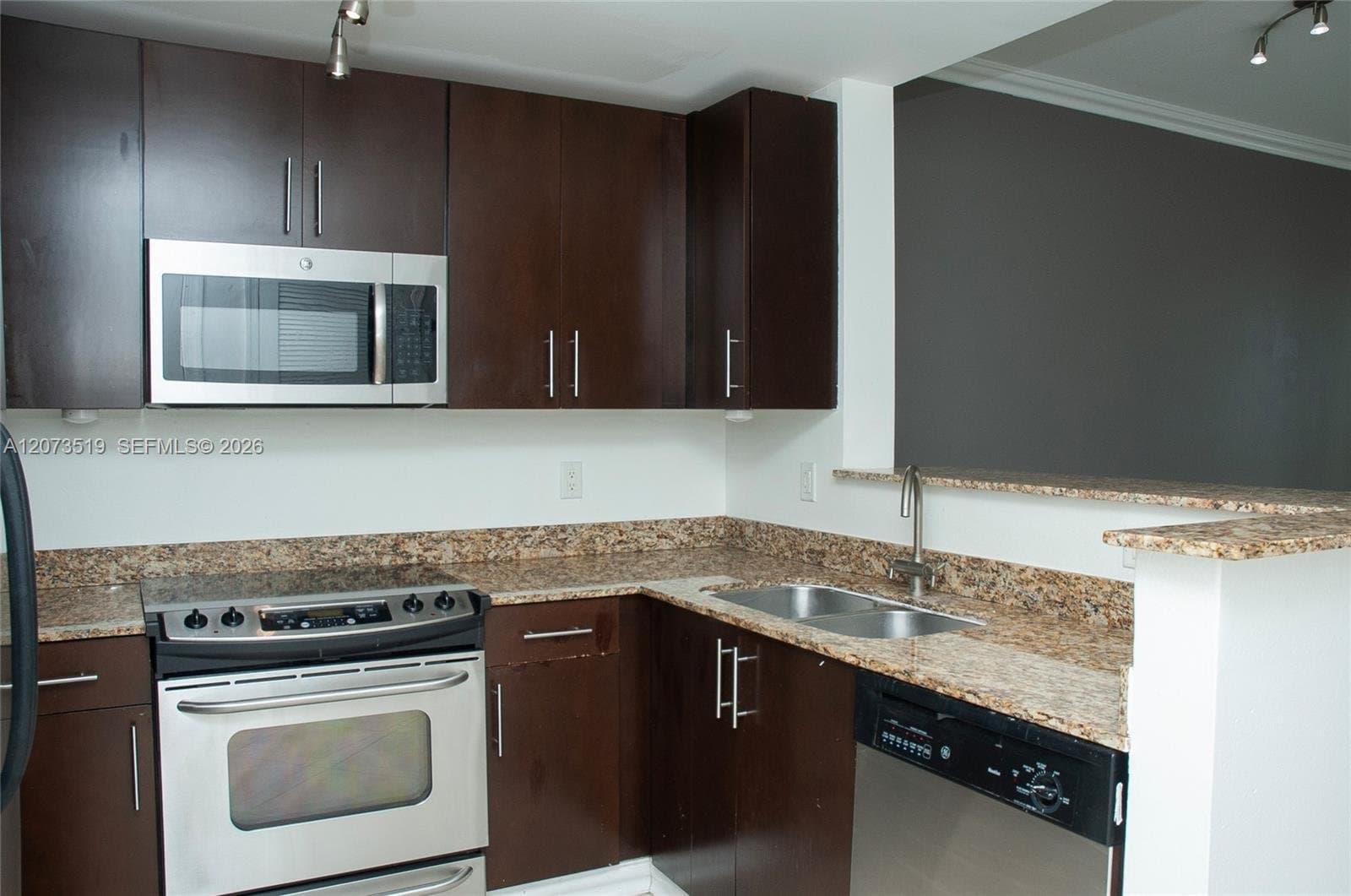 Coral Gables Condo: 10 Aragon Ave