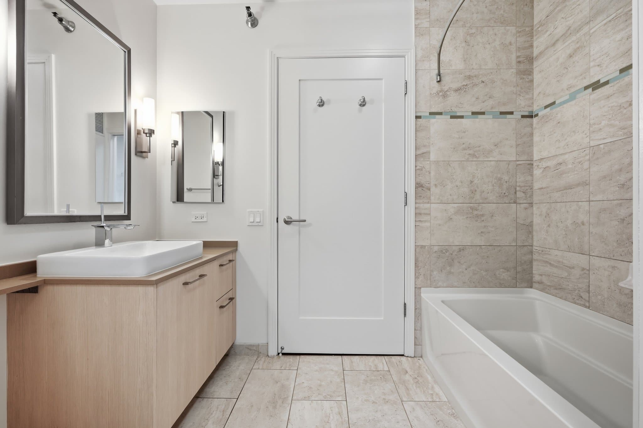 Chicago Condo: 448 North Orleans Street