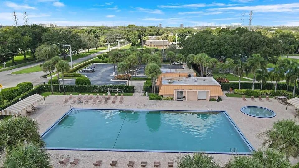 West Palm Beach Townhome: 2205 22nd Way