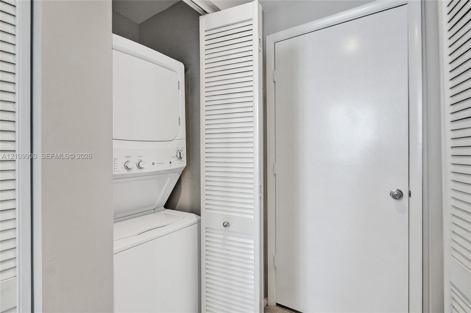Miami Condo: 801 Brickell Key Blvd