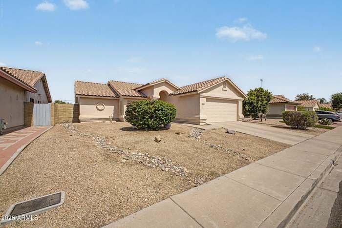 Glendale House: 6657 N 77th Dr
