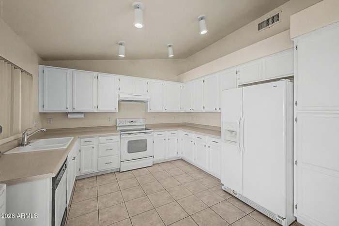 Glendale House: 6657 N 77th Dr
