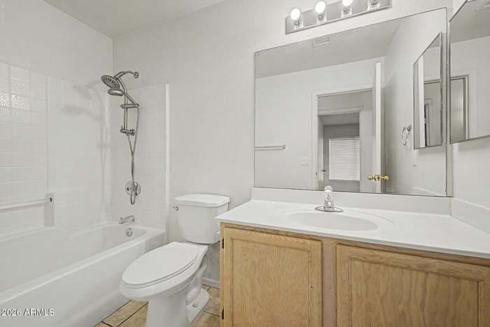 Glendale House: 6657 N 77th Dr