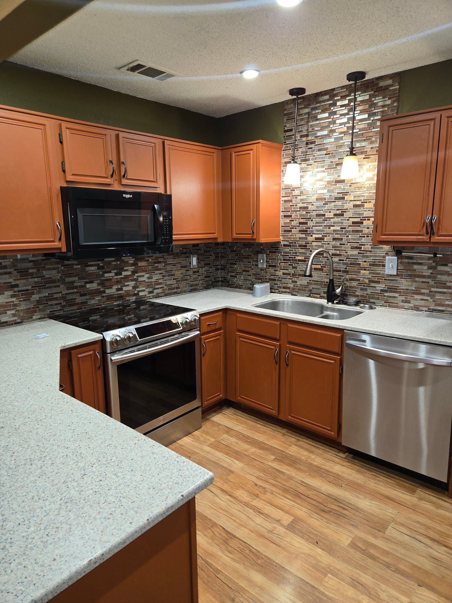 Grand Prairie House: 3050 RUSTLEWIND LN