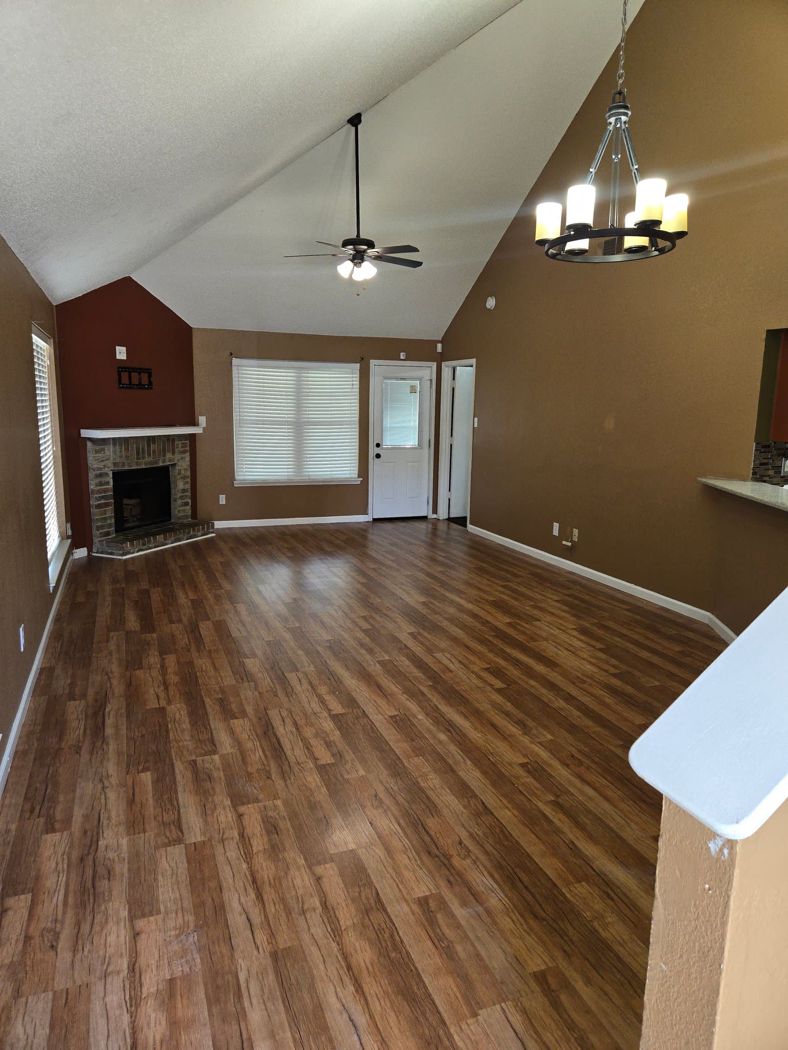 Grand Prairie House: 3050 RUSTLEWIND LN
