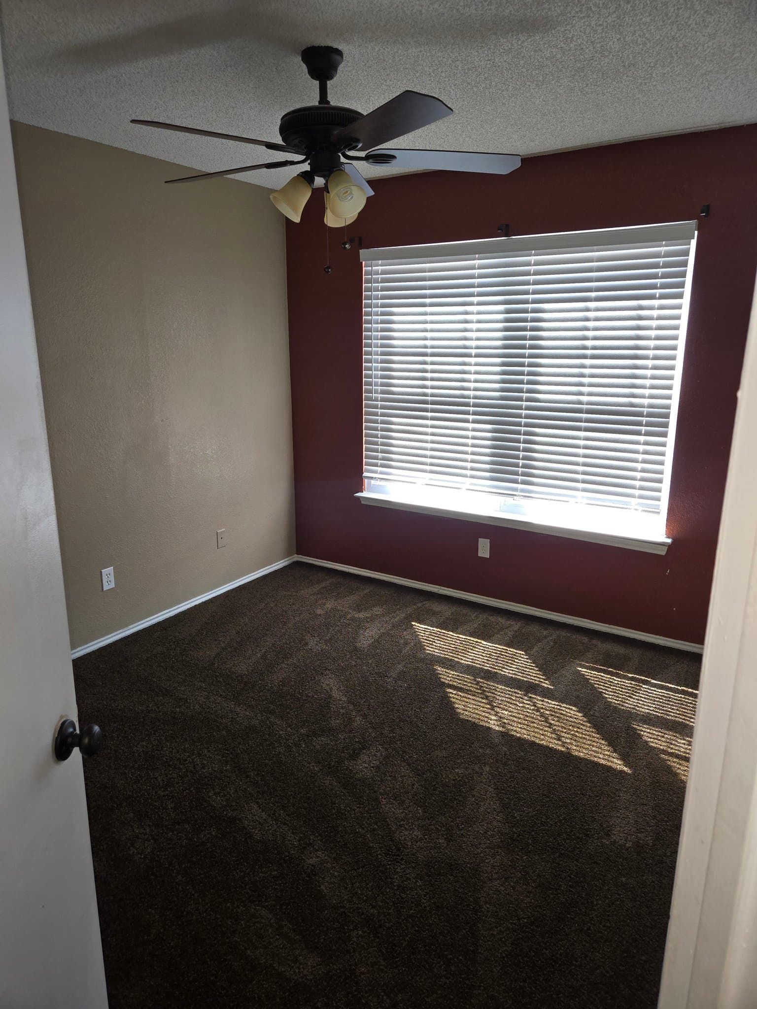 Grand Prairie House: 3050 RUSTLEWIND LN