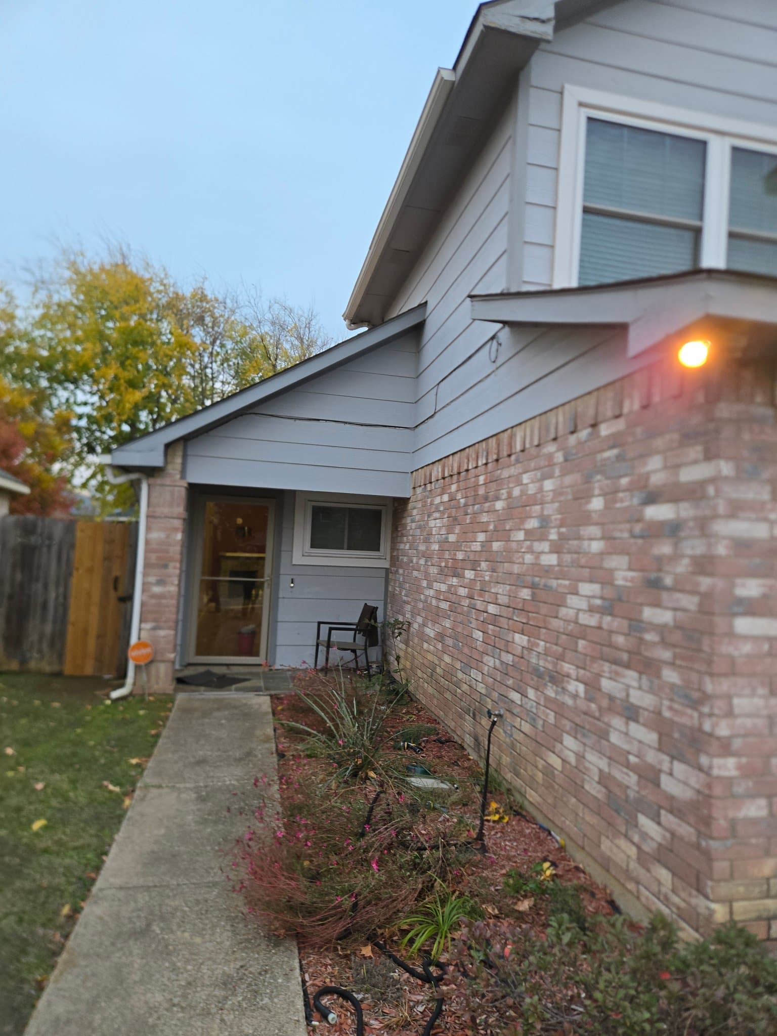 Grand Prairie House: 3050 RUSTLEWIND LN