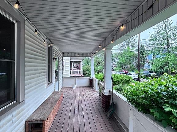 Columbus House: 132 Clinton St