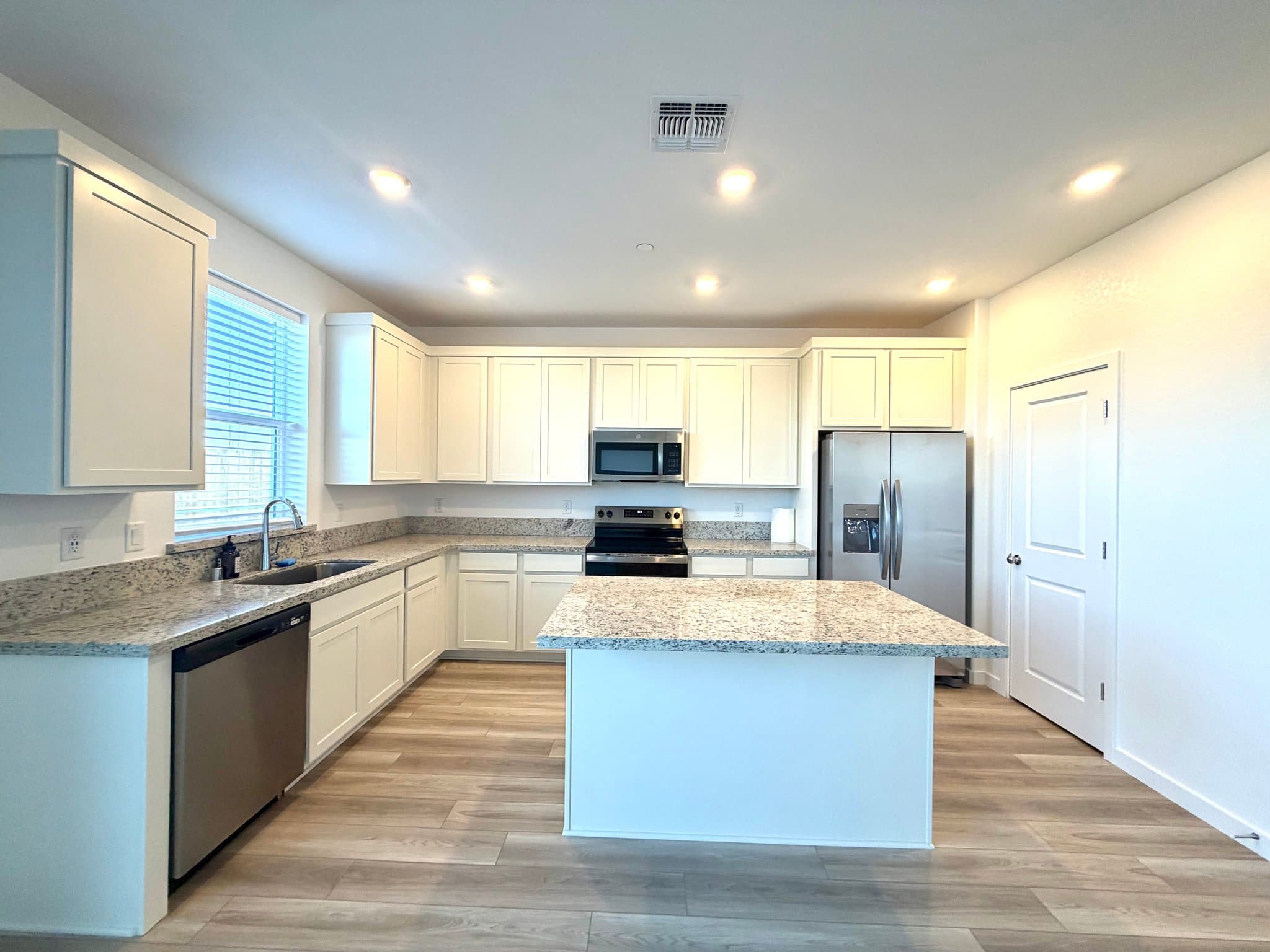 roseville Single Room: 1981 Westbrook