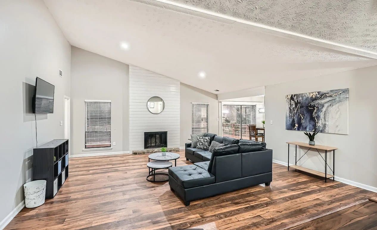 Roswell House: 1040 Terramont Dr