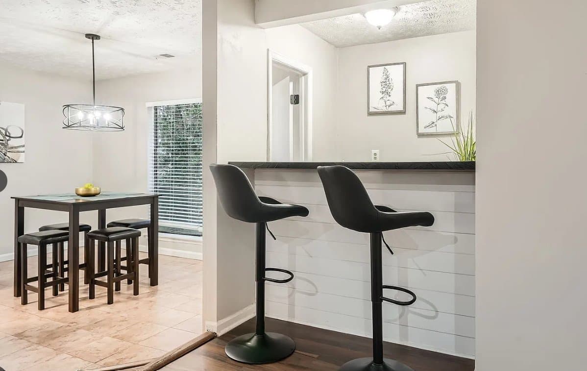 Roswell House: 1040 Terramont Dr
