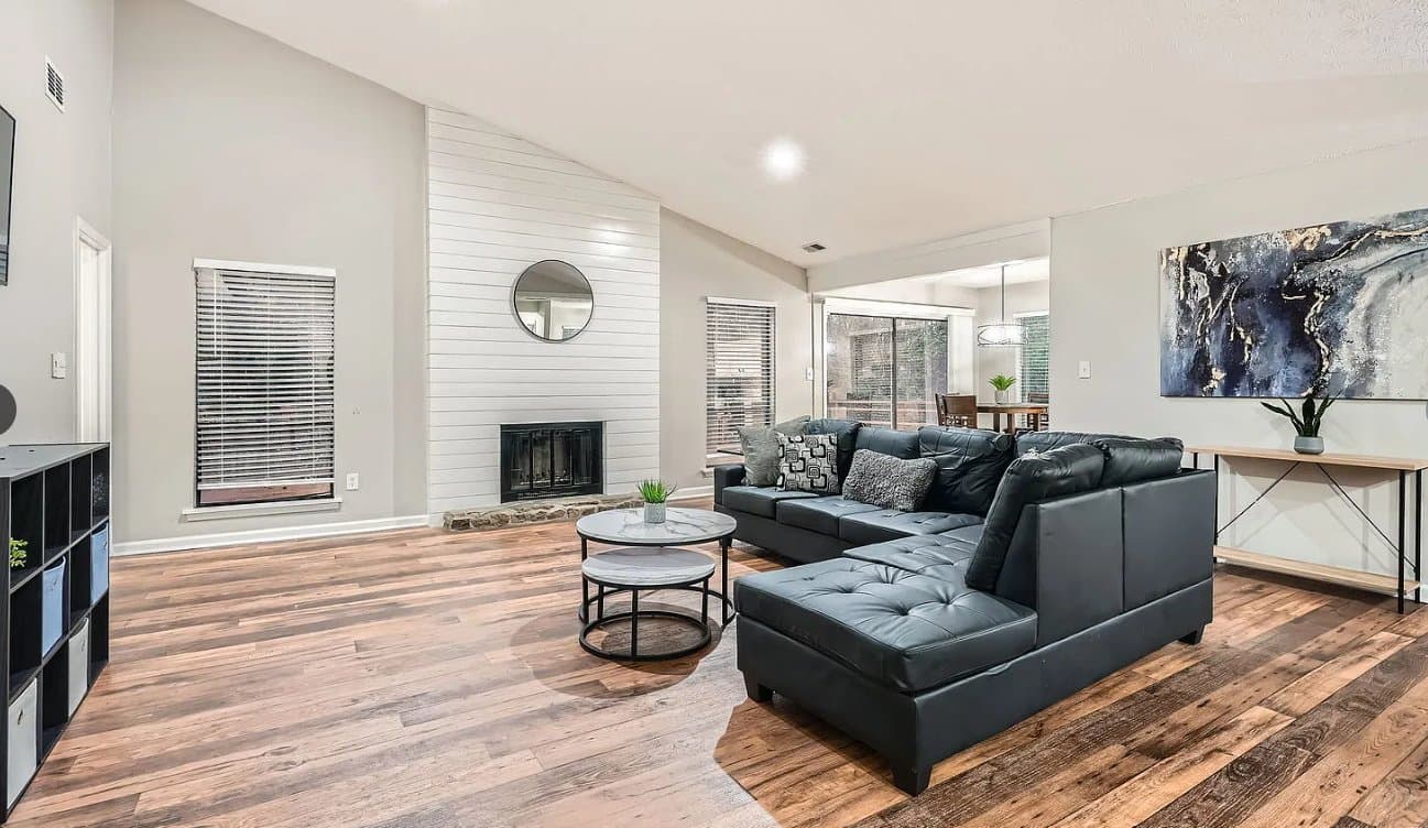 Roswell House: 1040 Terramont Dr