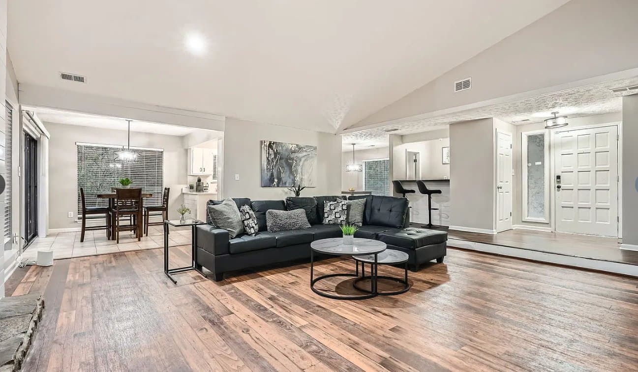 Roswell House: 1040 Terramont Dr