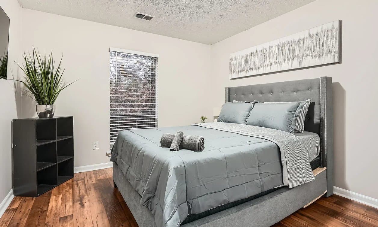 Roswell House: 1040 Terramont Dr