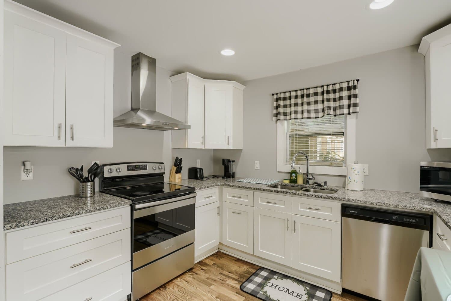 Atlanta House: 908 McDaniel St SW