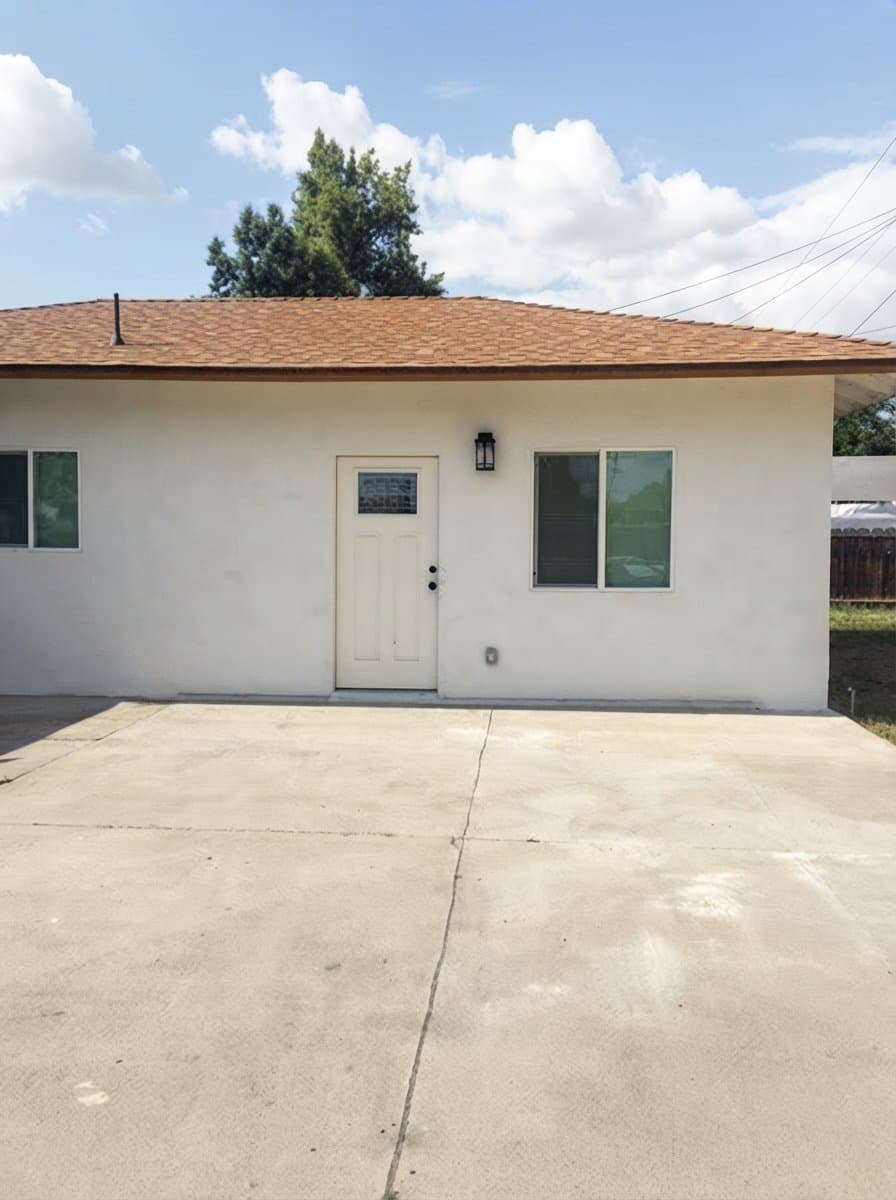 Visalia House: 6712 Fig Ave Unit A