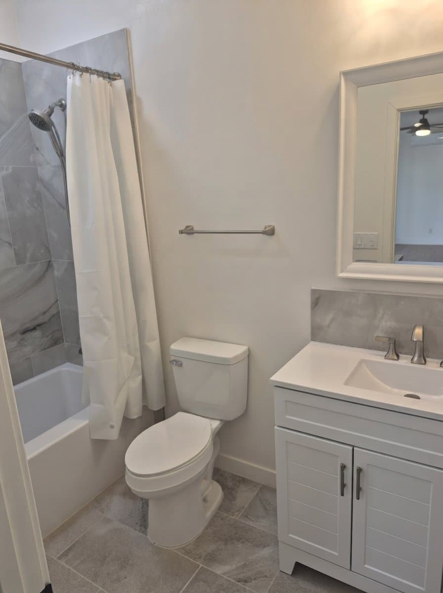 Visalia House: 6712 Fig Ave Unit A