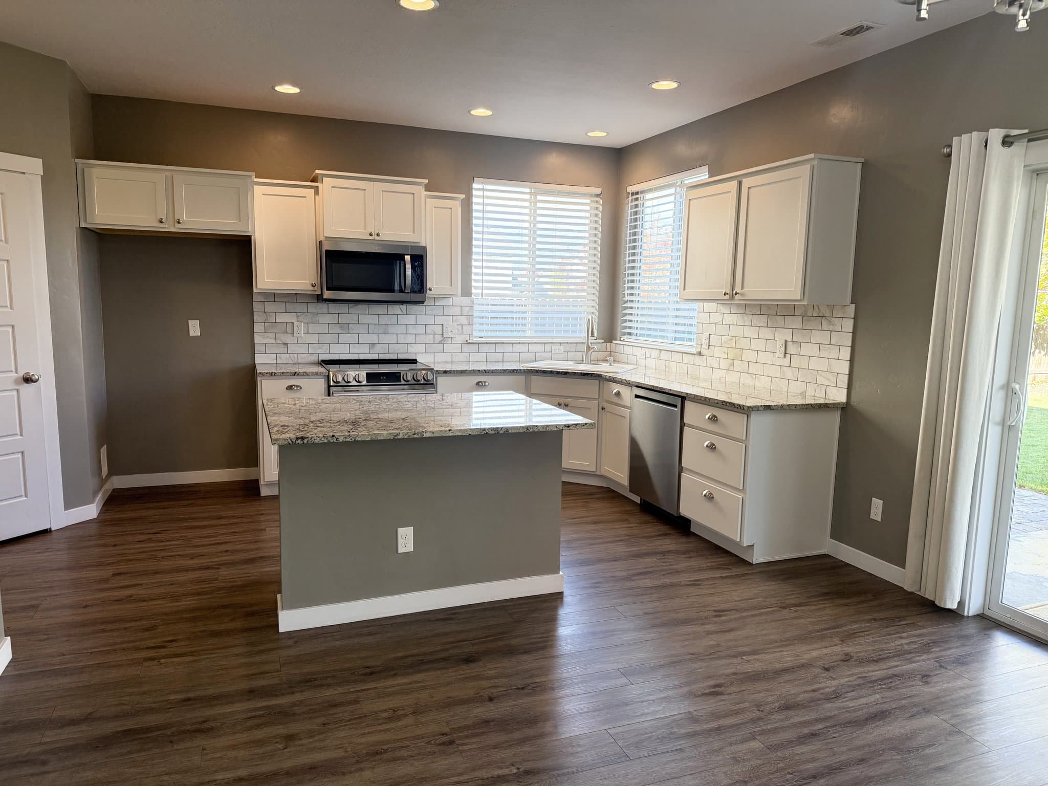Meridian House: 152 E Ensenada Drive