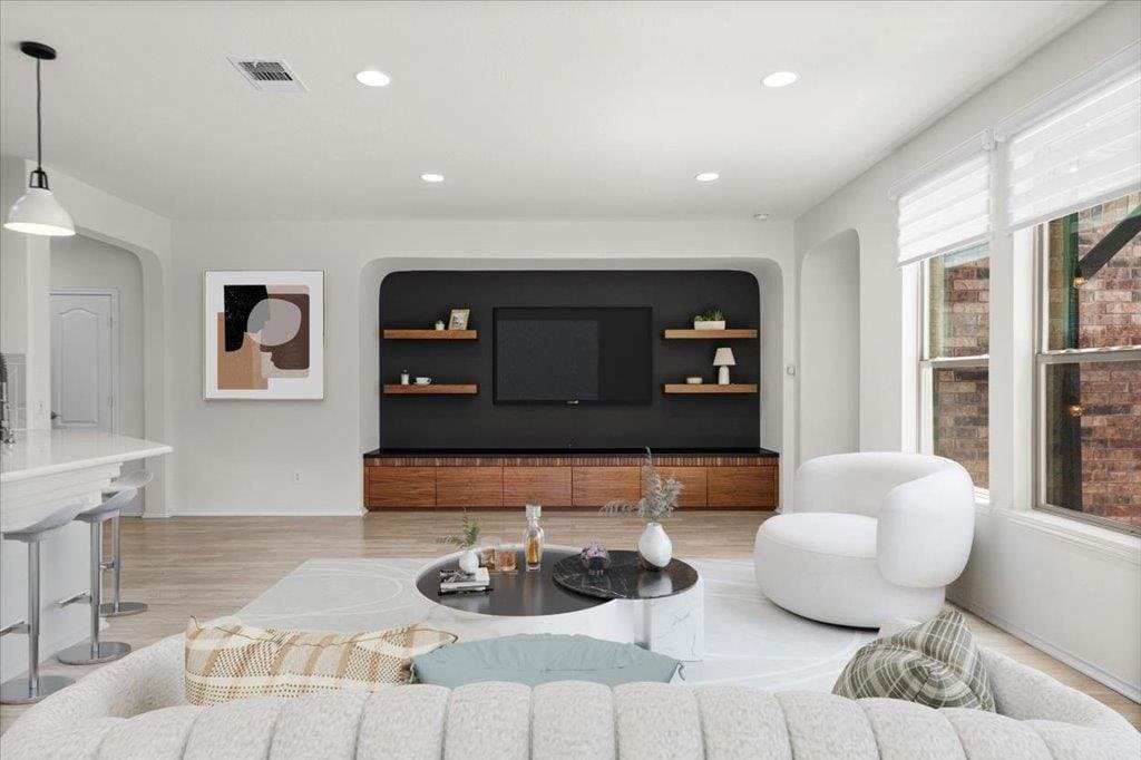 Leander House: 1113 Calla Lily Blvd