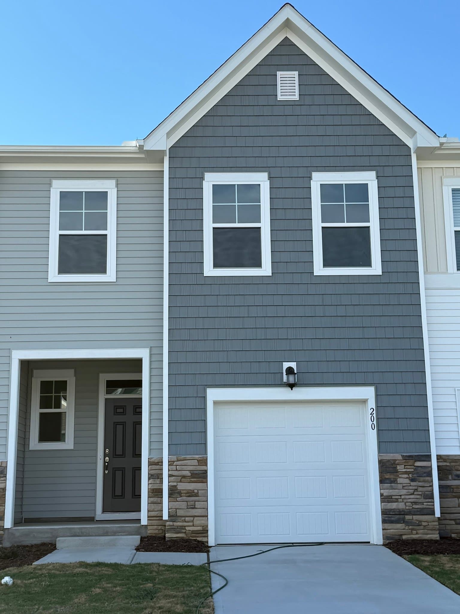 Smithfeild Townhome: 169 Lundy Ln