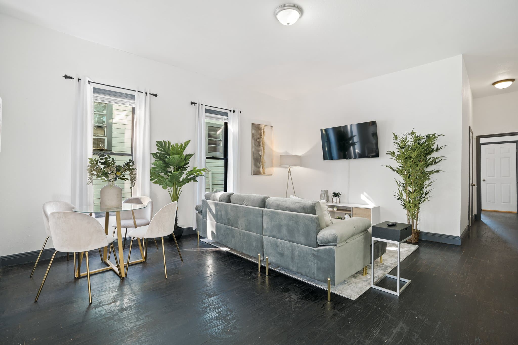 Tampa House: 1221 E Columbus Dr