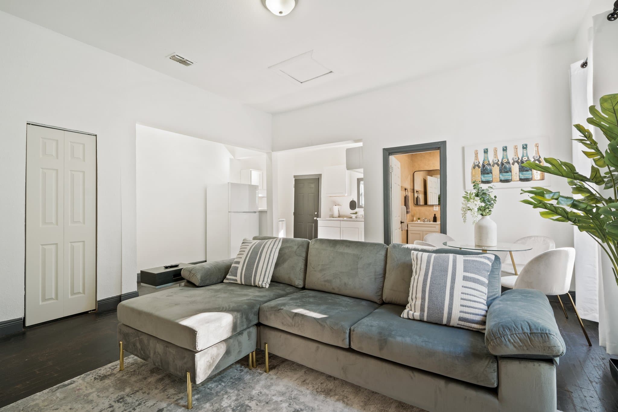 Tampa House: 1221 E Columbus Dr