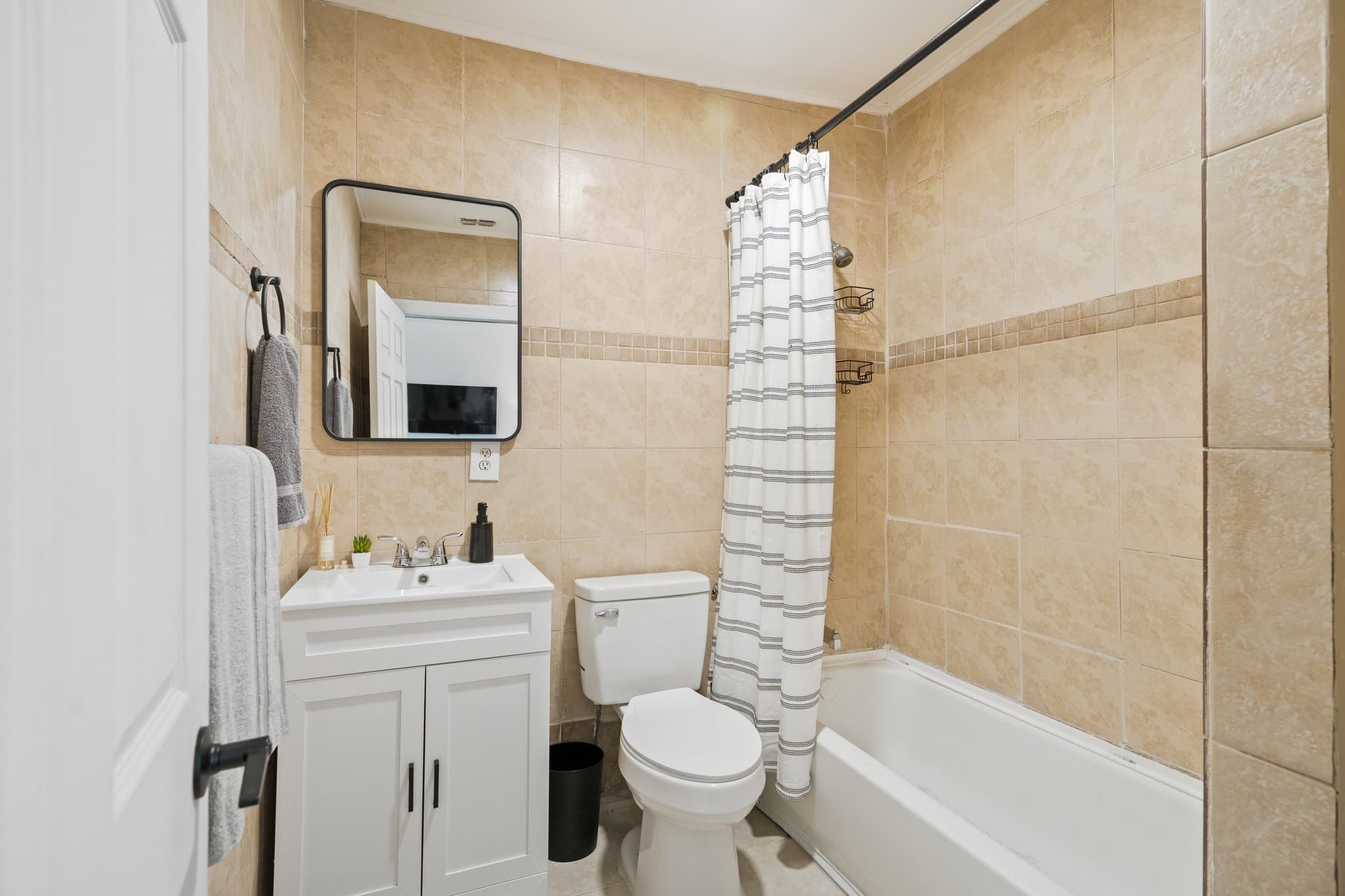 Tampa House: 1221 E Columbus Dr