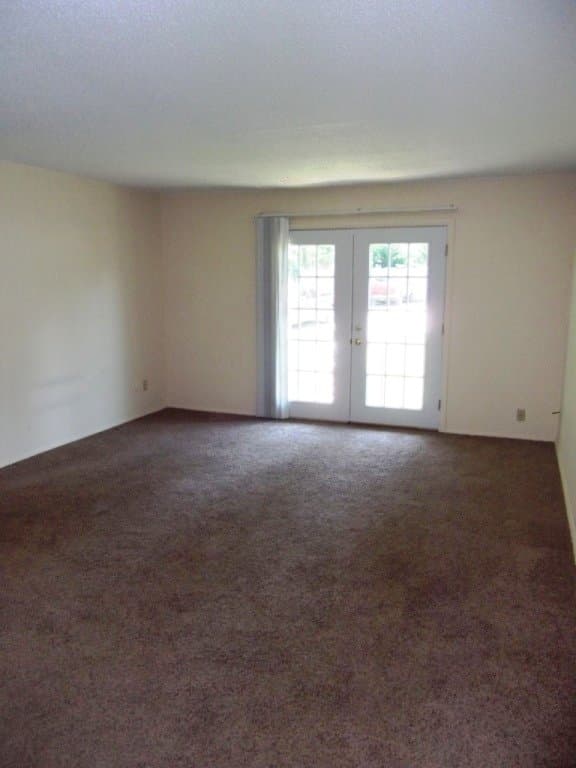 Springfield Apartment: 1230 E McDaniel St