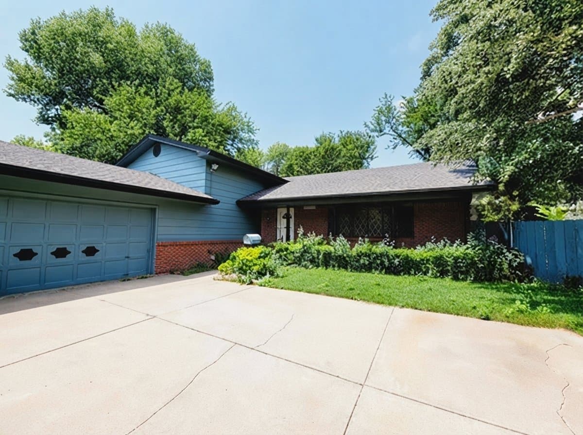 Wichita House: 1044 N Lawrence Ct