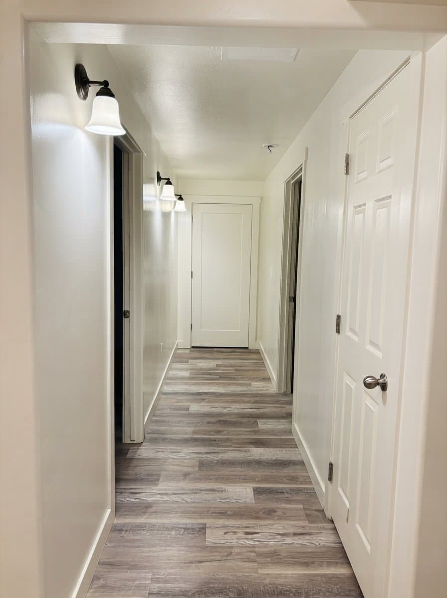 Midvale House: 765 W Wasatch St