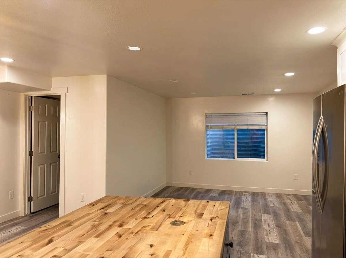 Midvale House: 765 W Wasatch St
