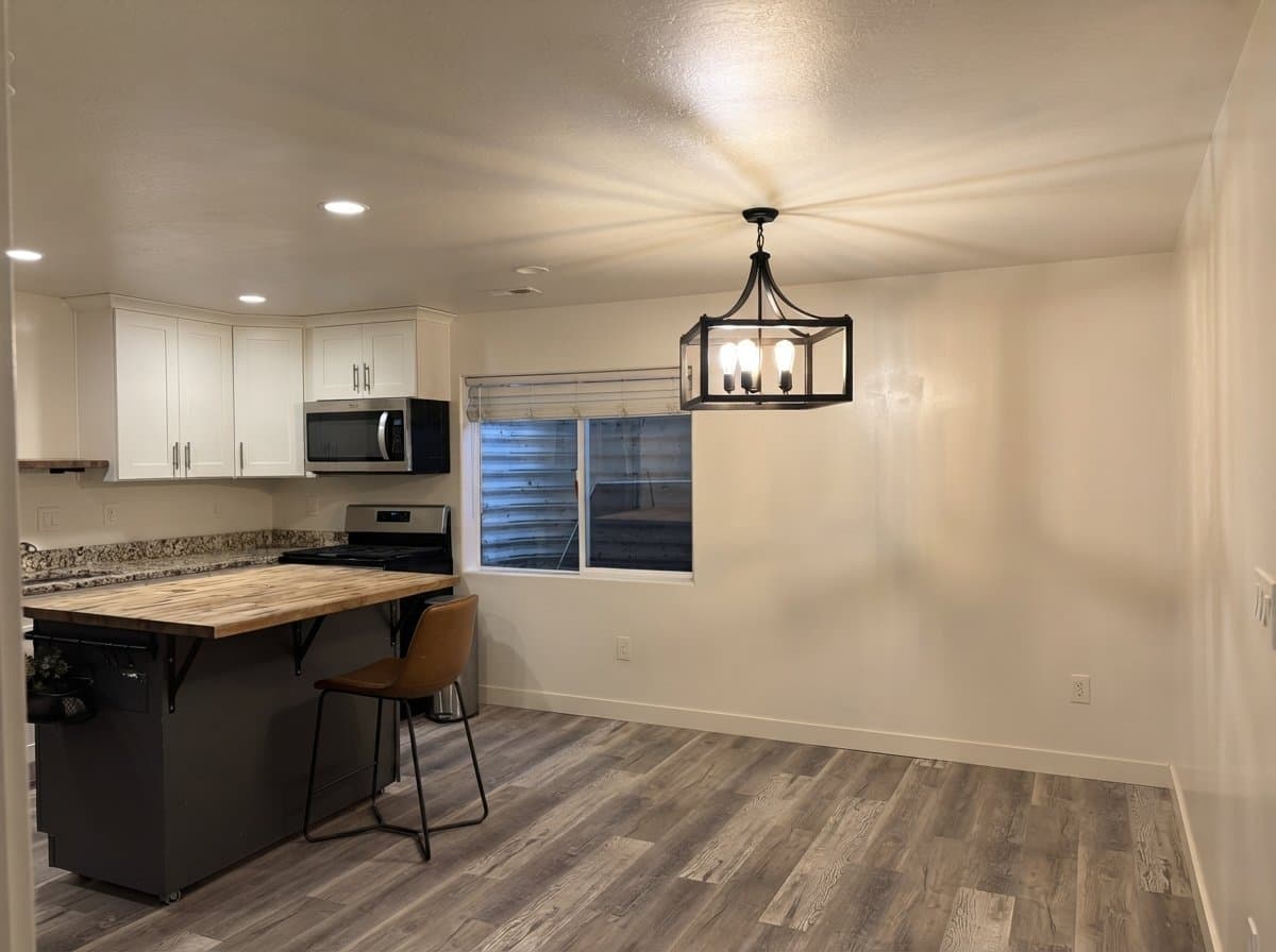 Midvale House: 765 W Wasatch St