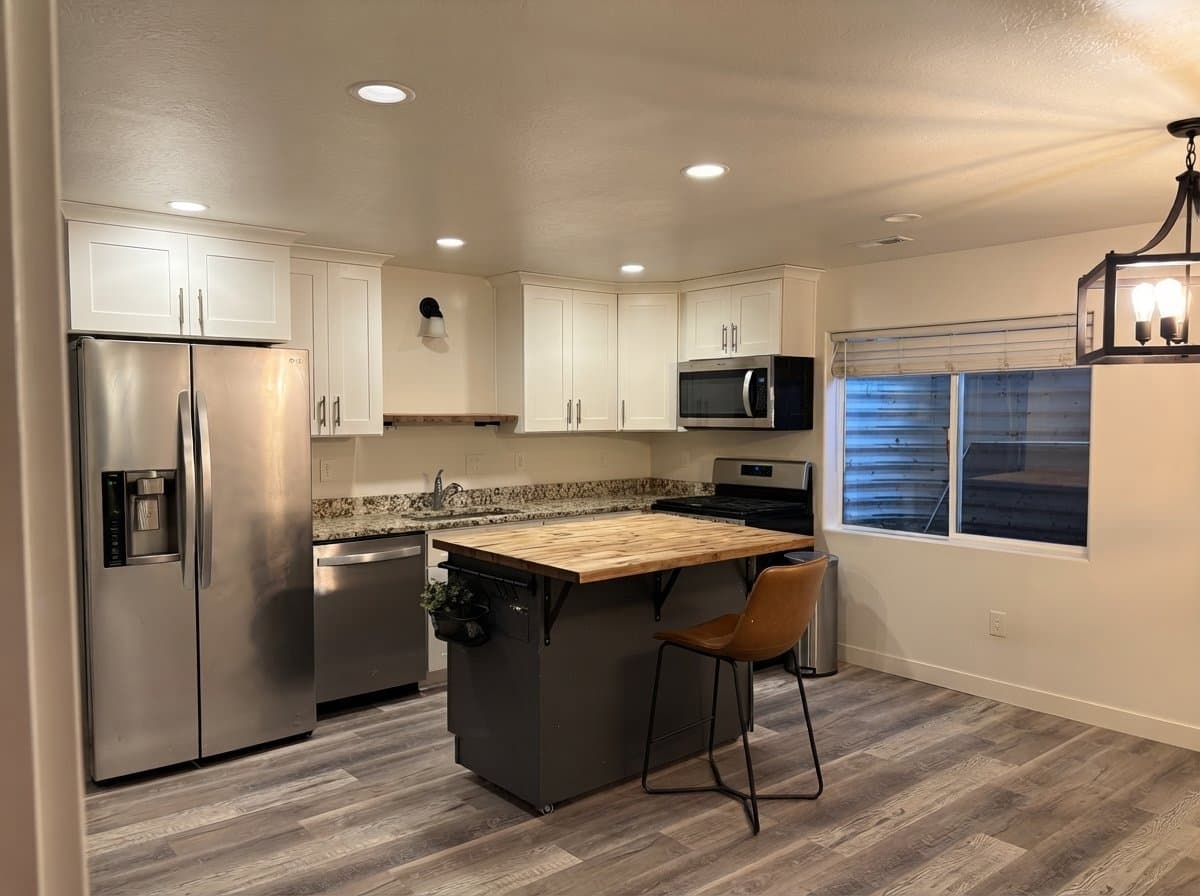 Midvale House: 765 W Wasatch St