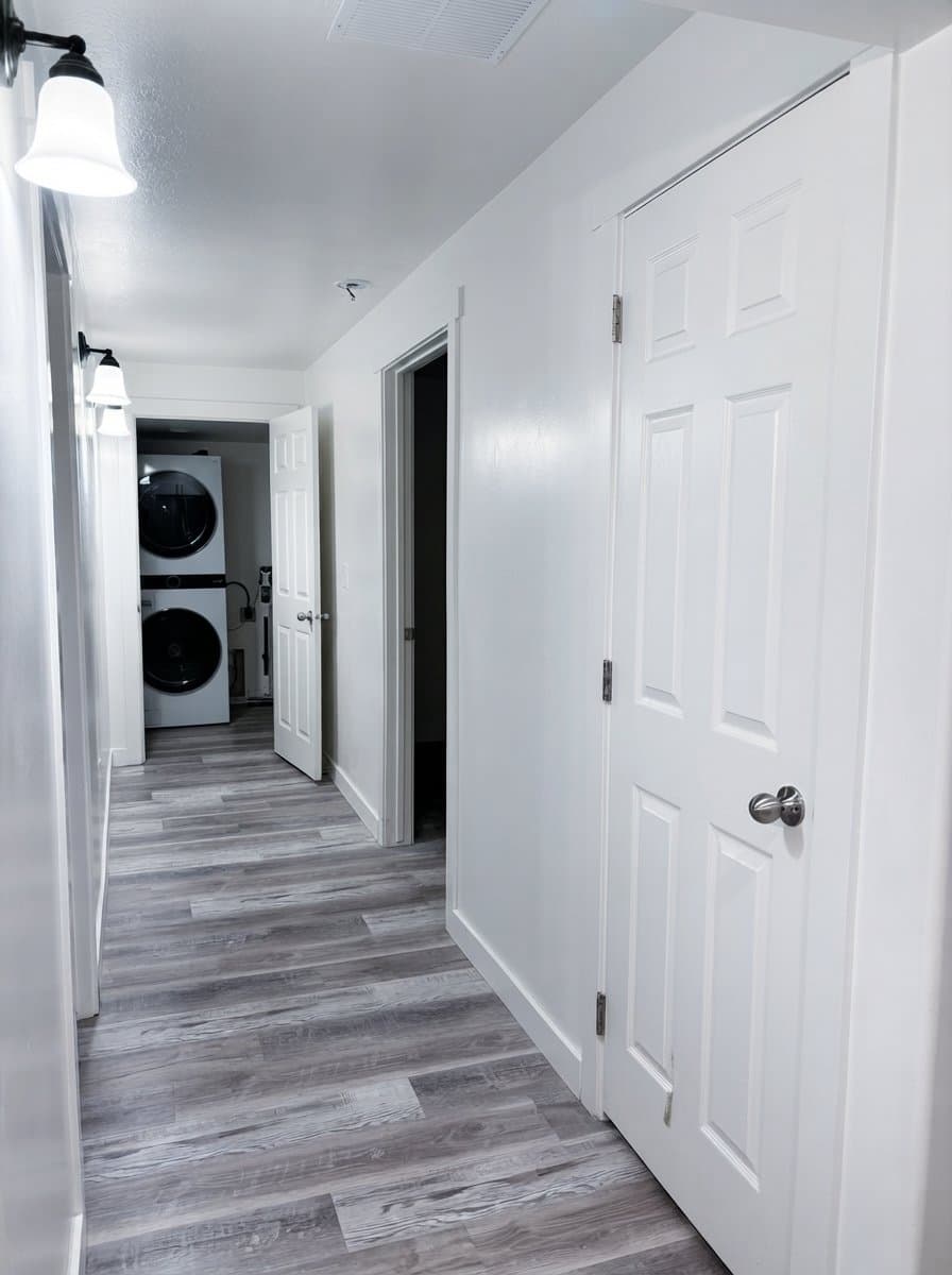 Midvale House: 765 W Wasatch St