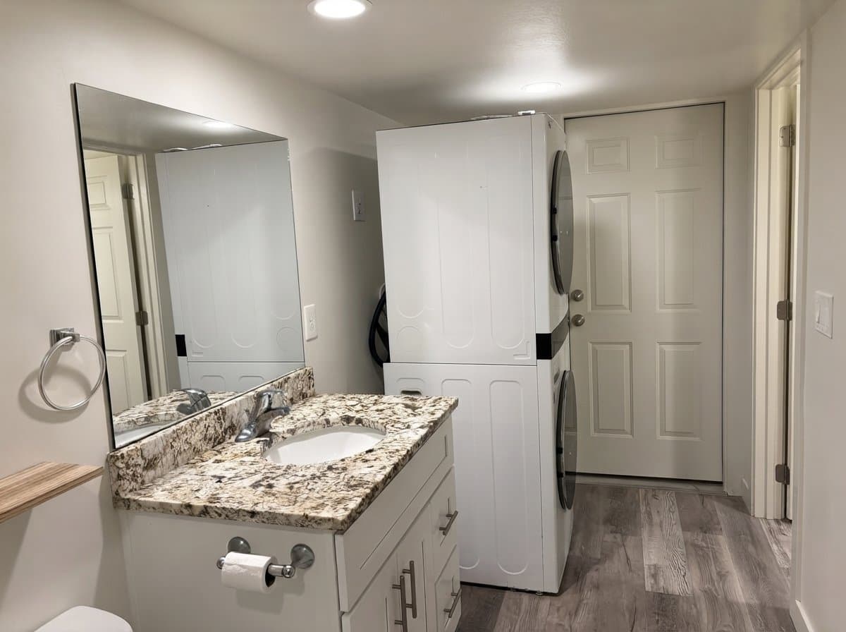 Midvale House: 765 W Wasatch St